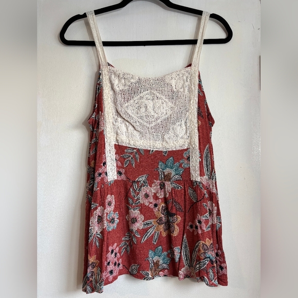 Floral Lace Trim Women’s Top - Picture 2 of 7